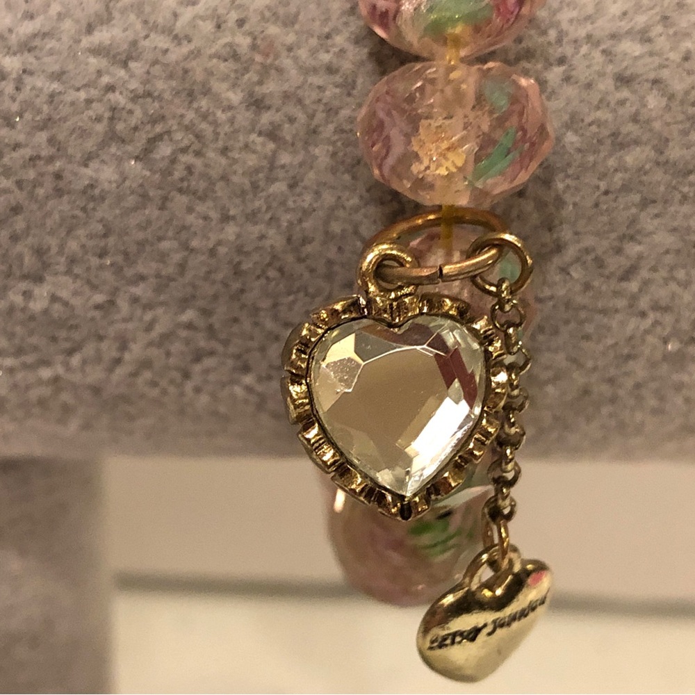 Betsey Johnson Rose Bracelet- stretch w/ glass beads & gold tone charms - Picture 9 of 12